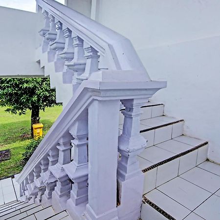 Oyo Life 91127 Wisma Sukajadi Syariah Perabumulih Extérieur photo