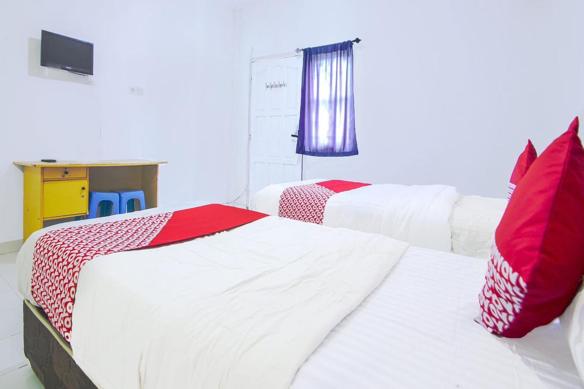 Oyo Life 91127 Wisma Sukajadi Syariah Perabumulih Extérieur photo