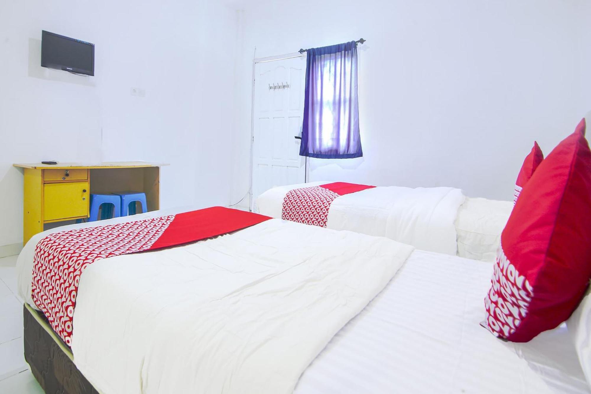 Oyo Life 91127 Wisma Sukajadi Syariah Perabumulih Extérieur photo